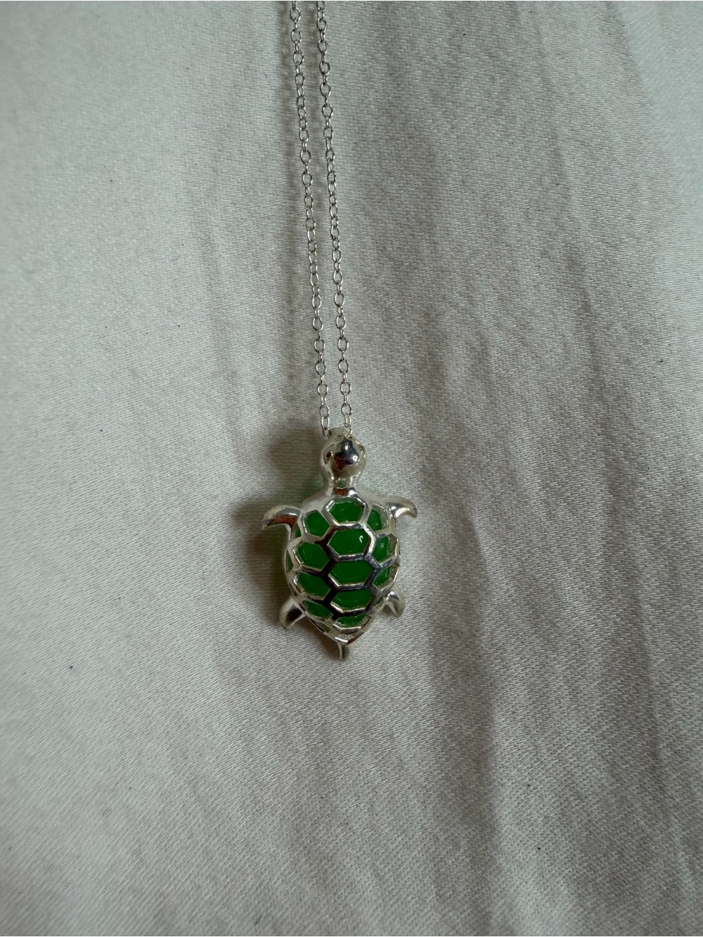 Sterling Silver Dyed Jade Turtle Pendant Necklace with 18in Chain 925